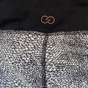 Calia by Carrie Underwood Leggings- Zip pocket at waist- Women's Small